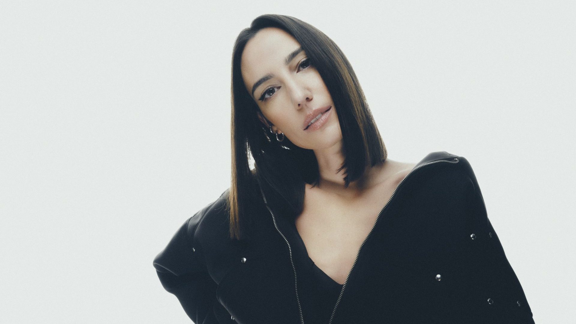 AMELIE LENS Warehouse
