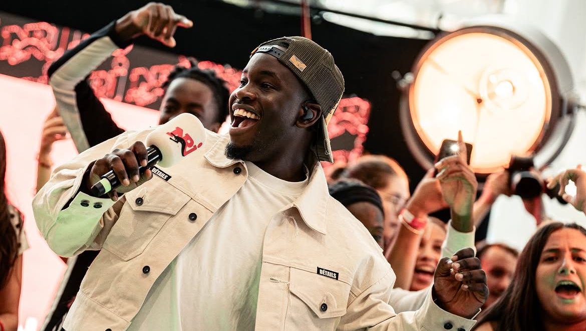 Jungeli chante lors du showcase NRJ à Atlantis à Nantes