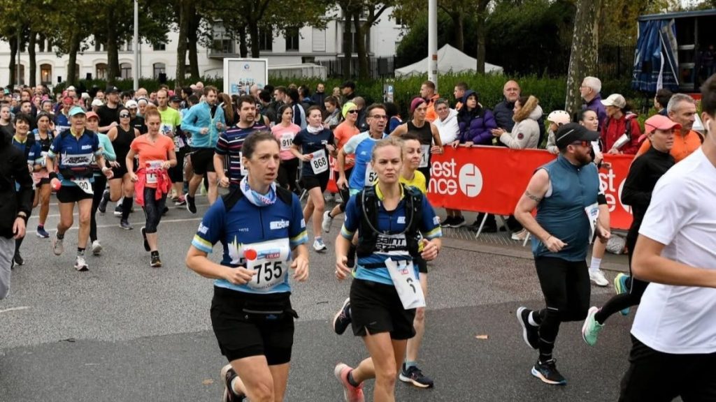 Coureurs participant aux Foulées Nazairiennes à Saint-Nazaire